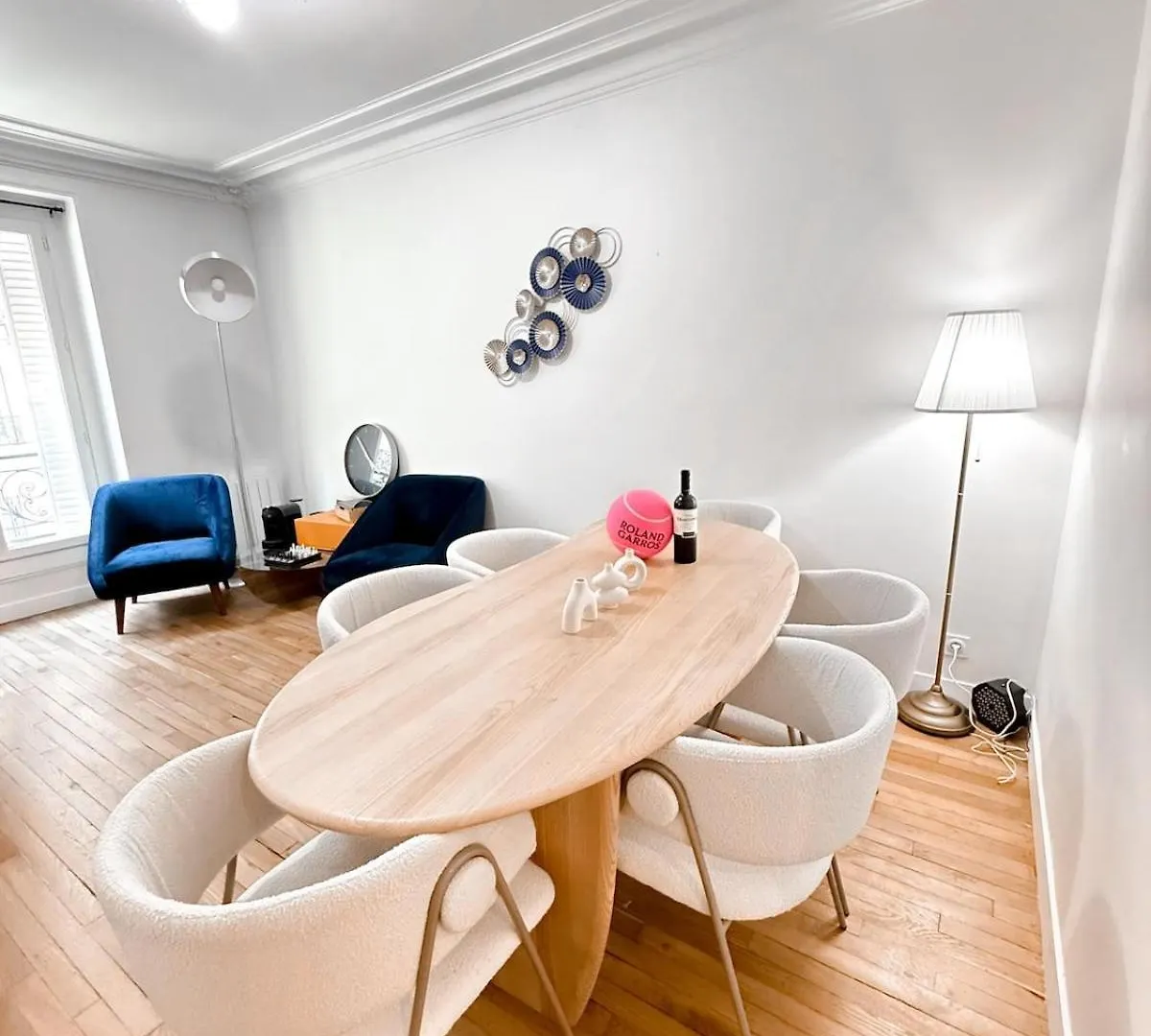 Beautiful 2 Bedroom Haussmann Apartment Parigi