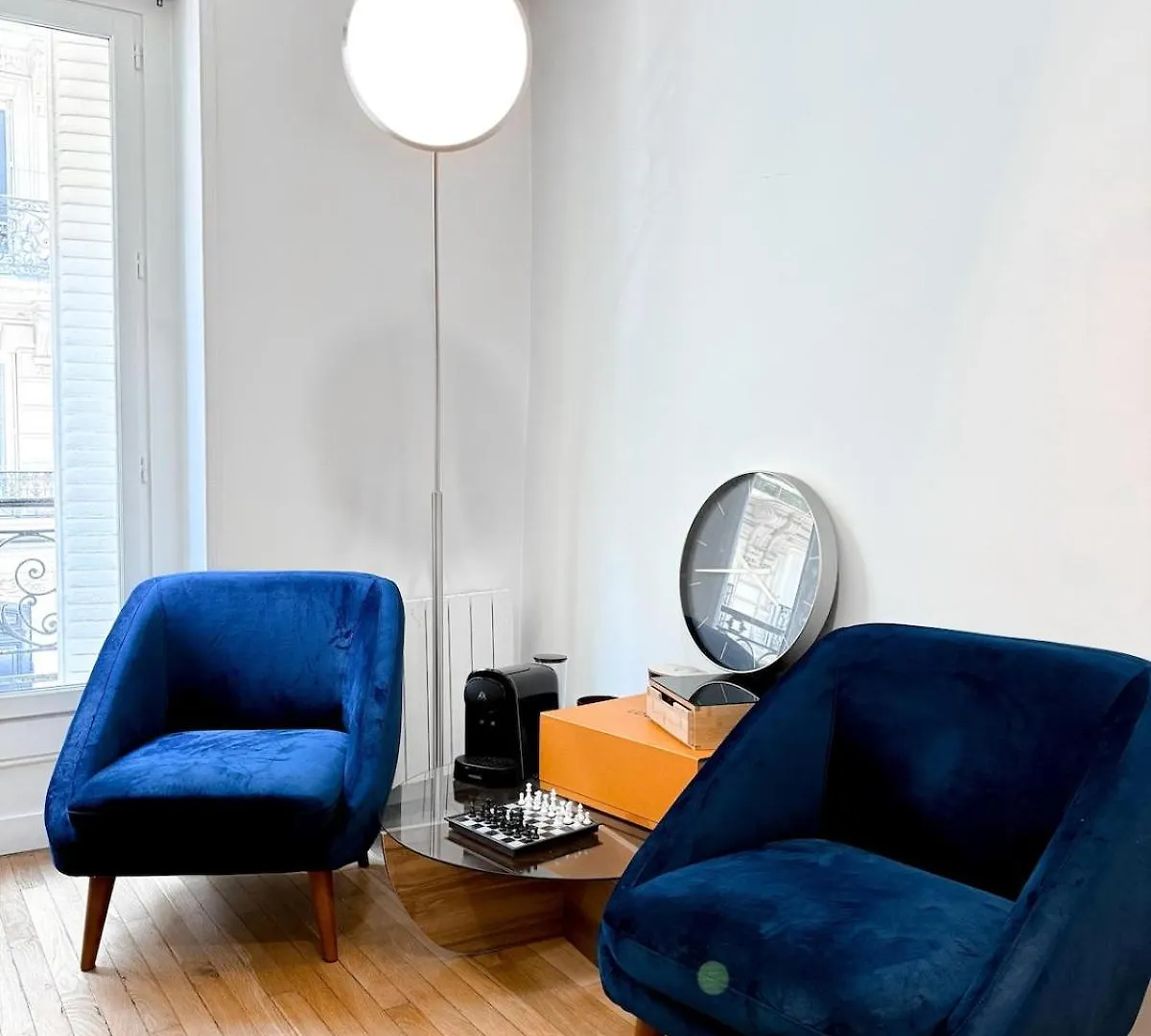 Beautiful 2 Bedroom Haussmann Apartment Parigi 0*,  Francia
